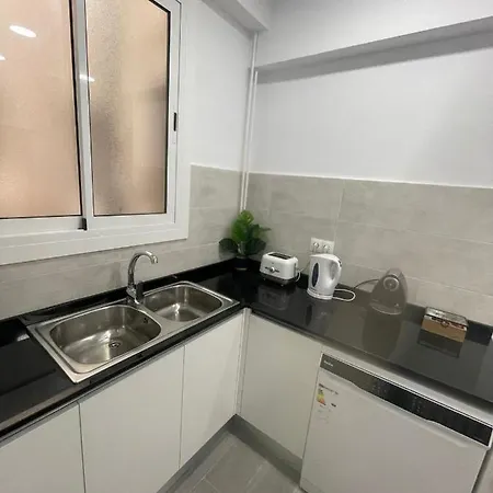 Family-Friendly Home In Central Barcelona 4Bdr Апартаменты