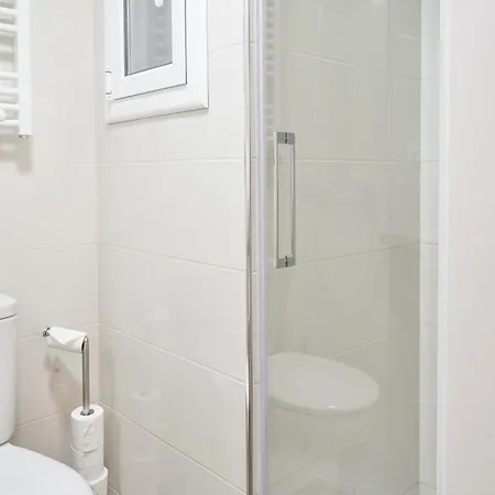 Апартаменты Family-Friendly Home In Central Barcelona 4Bdr Барселона