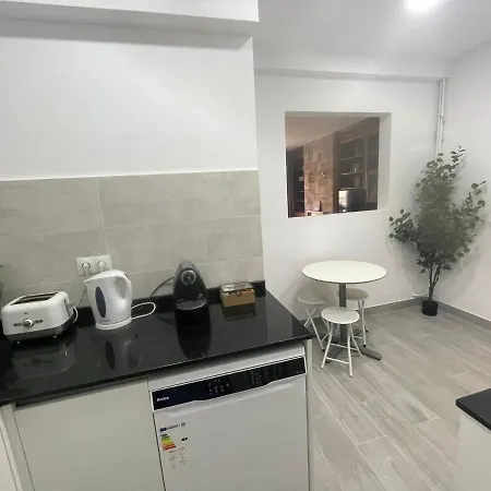 Family-Friendly Home In Central Barcelona 4Bdr Apartment